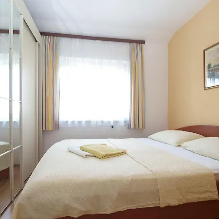 Apartment Fuer 7 Personen Ca 70 Qm In Medulin, Istrien Suedkueste Von Istrien *